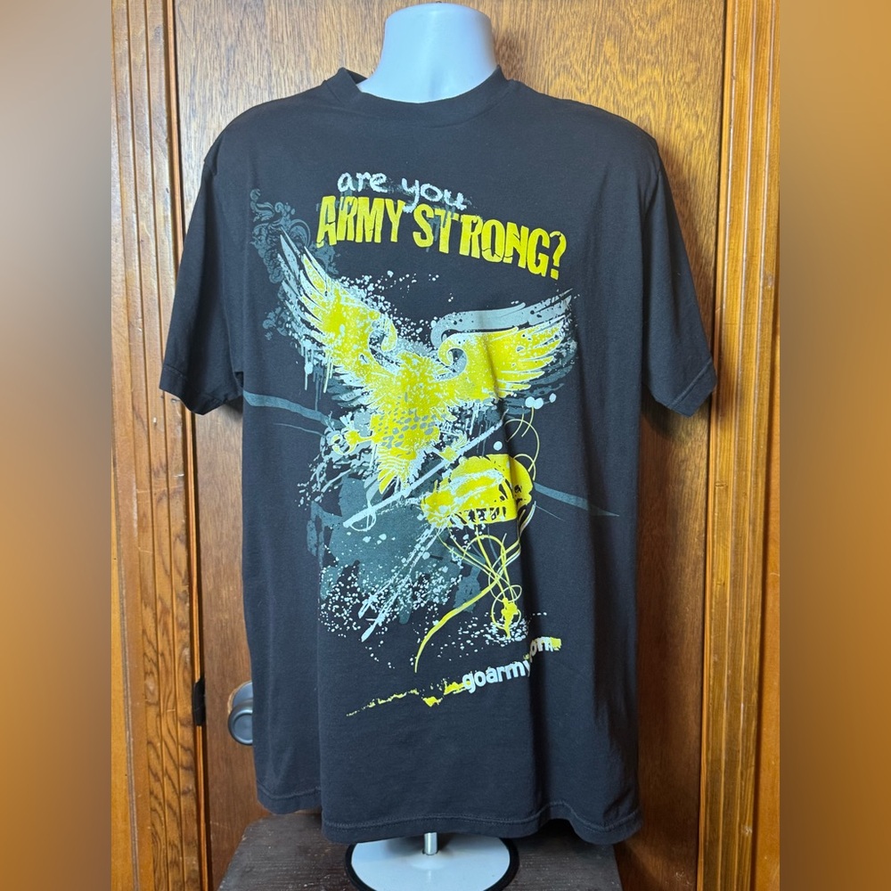Black and Yellow Graphic Men's T-Shirt - XL‎